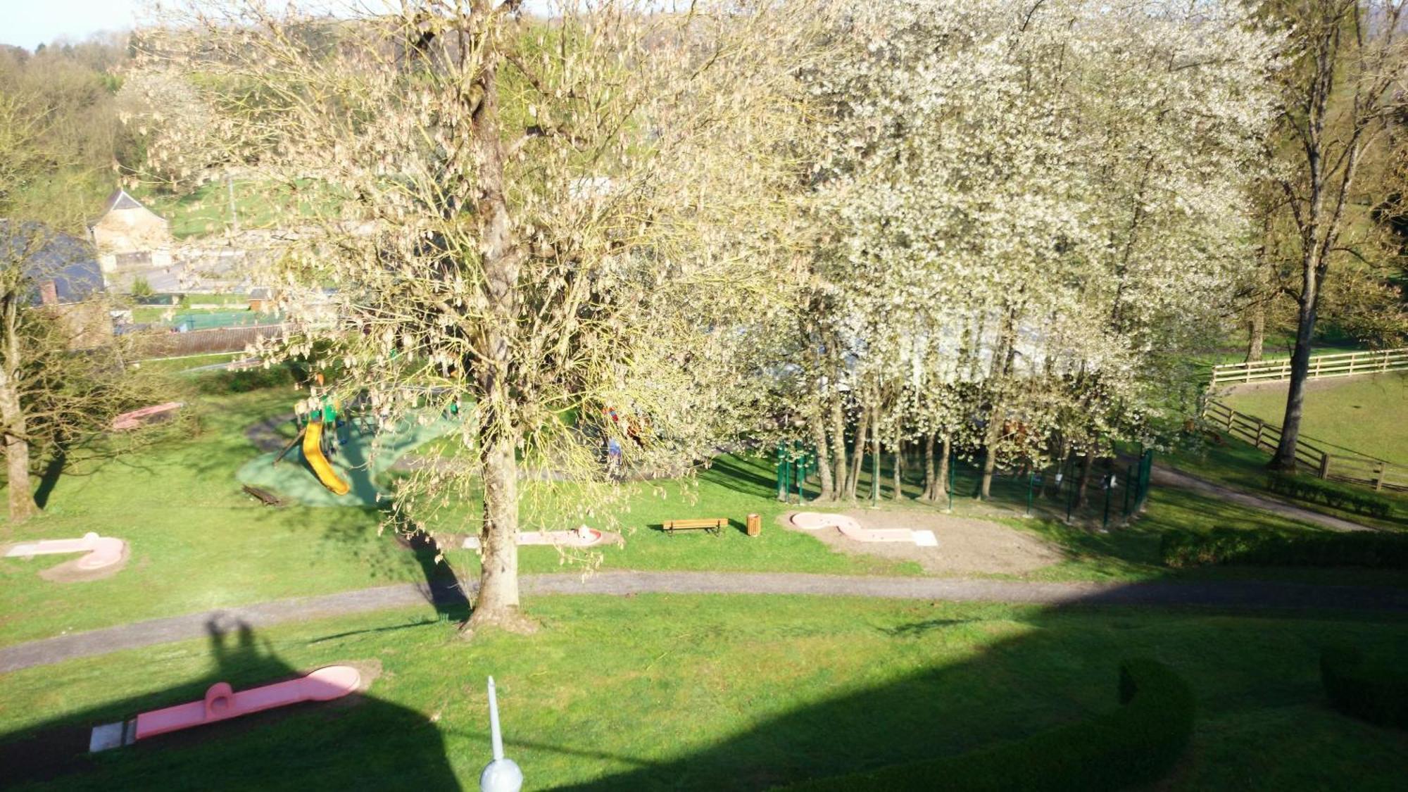 Centre Bol Vert Trélon Habitación foto